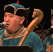 Музыку тувинских степей и гор привезли на фестиваль «Струны Сибири»
