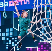 10-летняя скалолазка из Новосибирска участвует в шоу «Суперниндзя» на СТС